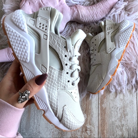 NWT Nike Huarache run Special edition - Picture 2 of 8